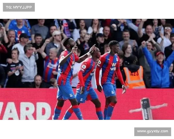 水晶宫球迷社区盾杯决赛中举横幅抗议欧足联决定引发关注